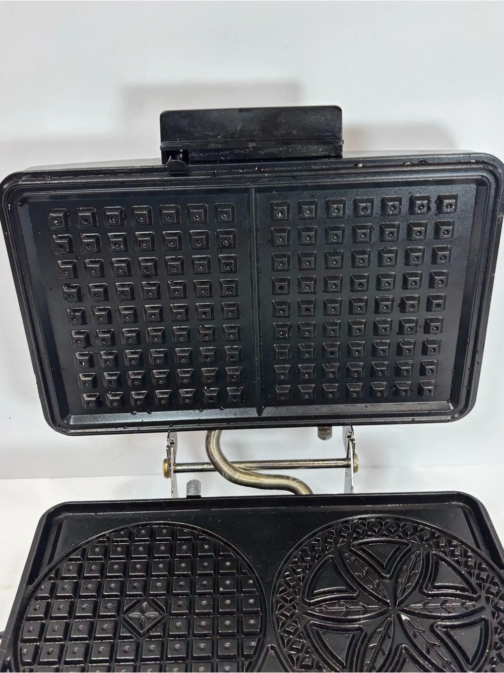 Vintage Rival Waffle or Pizzelle Maker w/Reversible Plates Model 9705/1  Tested